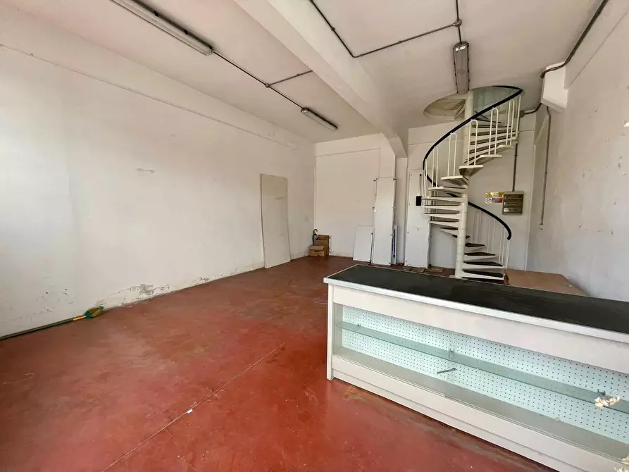 Immagine 16 di Attività artigianale in vendita  a Massarosa