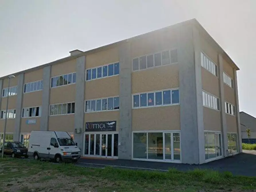 Immagine 5 di Locale commerciale in vendita  a Collesalvetti