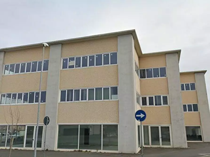 Immagine 7 di Locale commerciale in vendita  a Collesalvetti