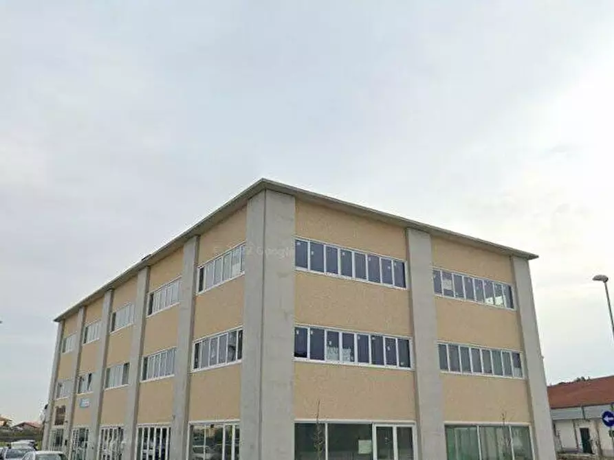 Immagine 6 di Locale commerciale in vendita  a Collesalvetti