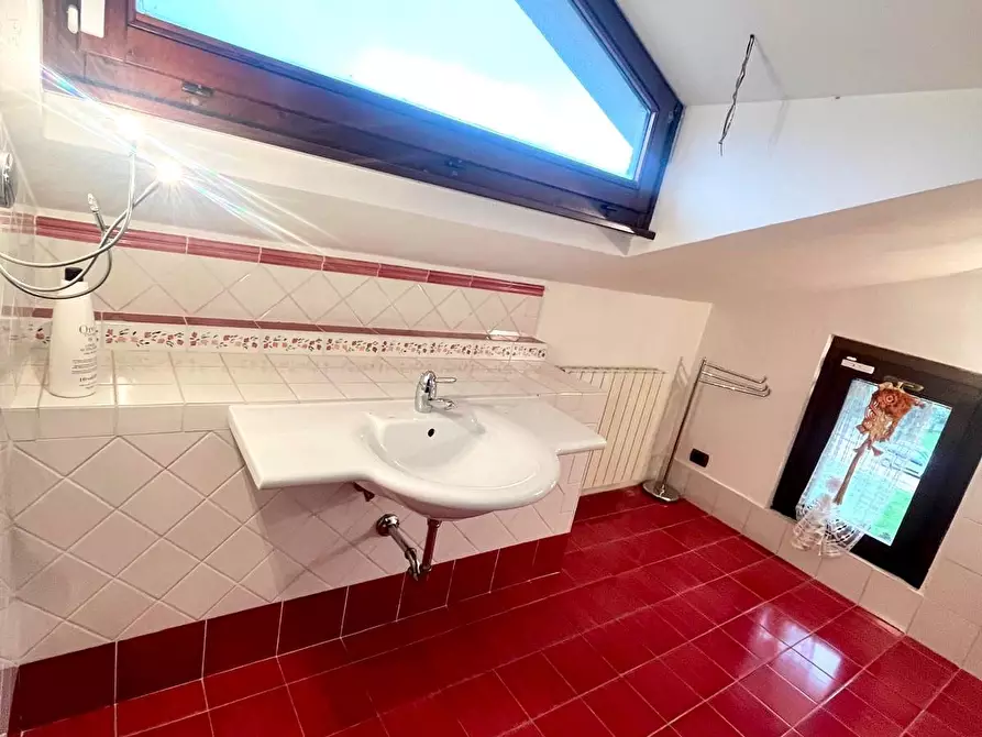 Immagine 18 di Casa trifamiliare in vendita  a Montignoso