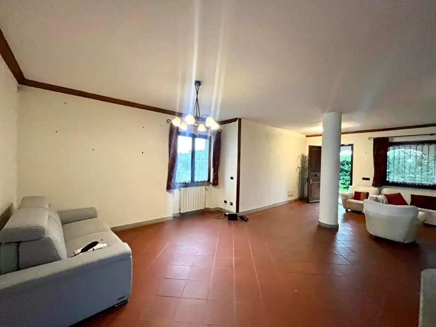 Immagine 8 di Casa trifamiliare in vendita  a Montignoso