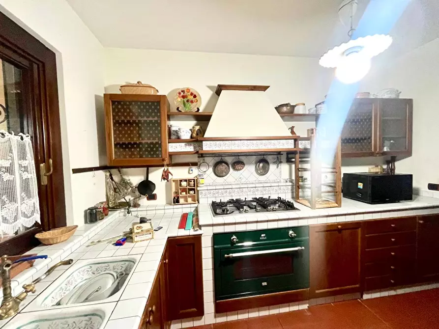 Immagine 9 di Casa trifamiliare in vendita  a Montignoso