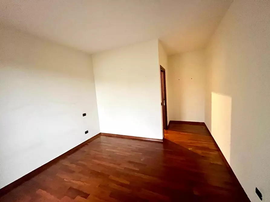 Immagine 11 di Casa trifamiliare in vendita  a Montignoso