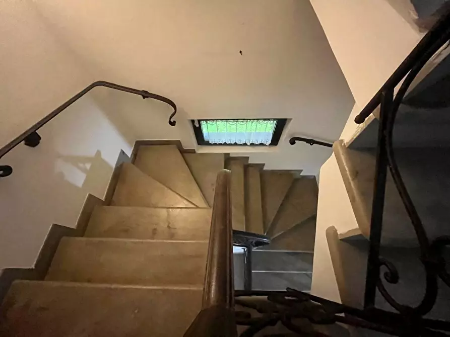 Immagine 10 di Casa trifamiliare in vendita  a Montignoso