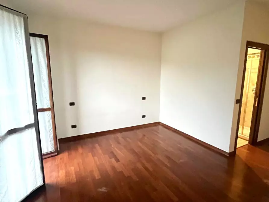 Immagine 12 di Casa trifamiliare in vendita  a Montignoso