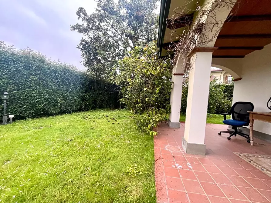 Immagine 3 di Casa trifamiliare in vendita  a Montignoso