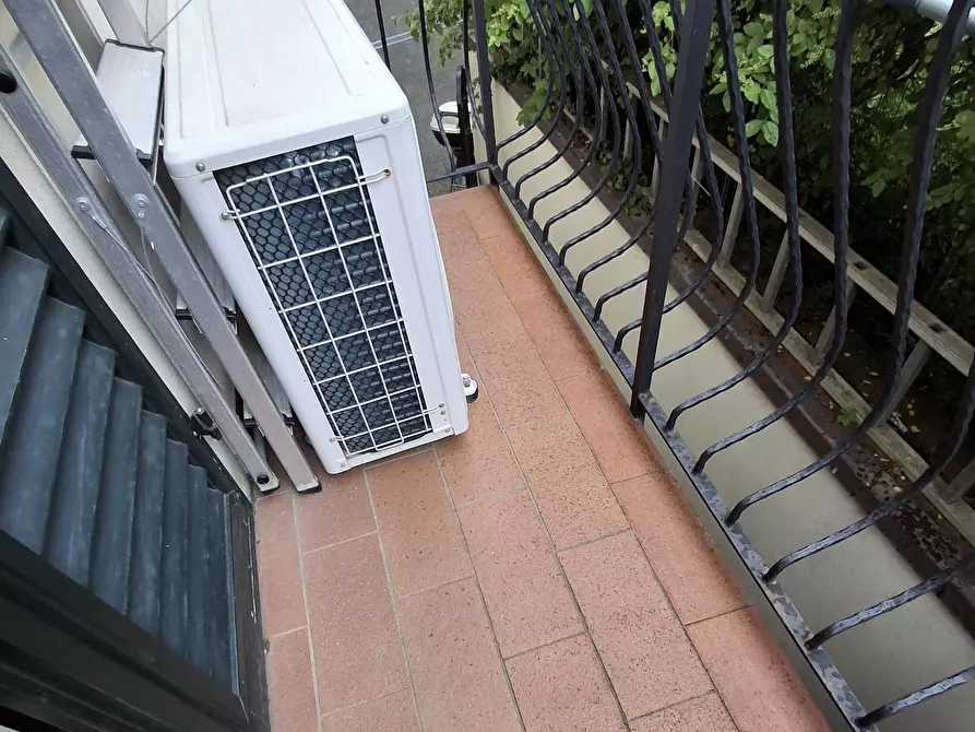 Immagine 11 di Appartamento in vendita  a Capraia E Limite