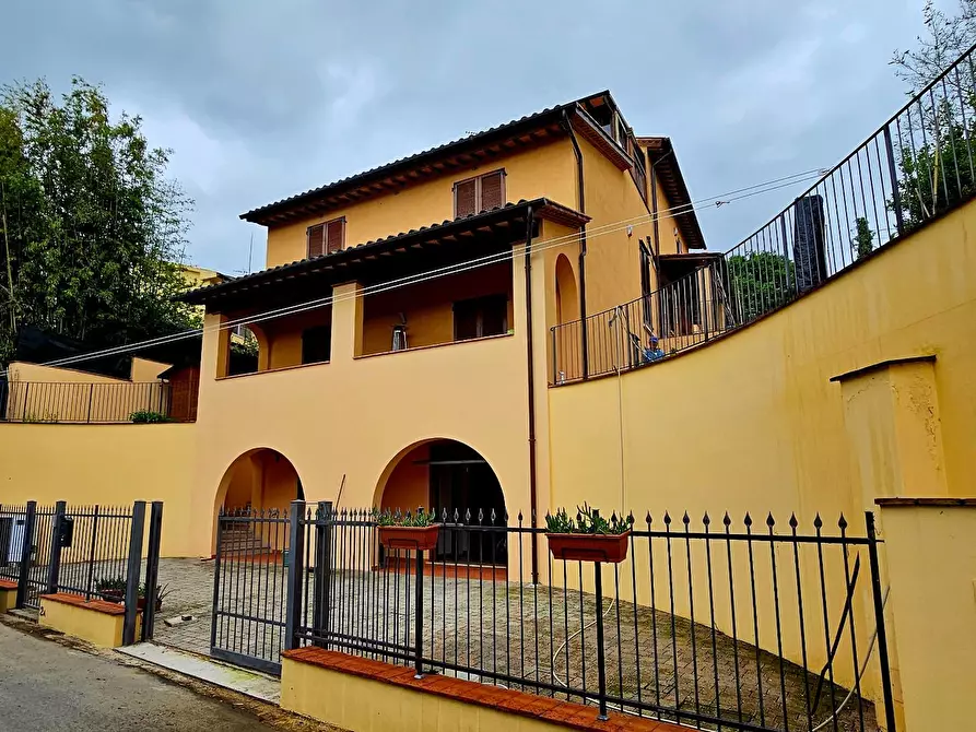 Immagine 1 di Casa trifamiliare in vendita  a Fauglia