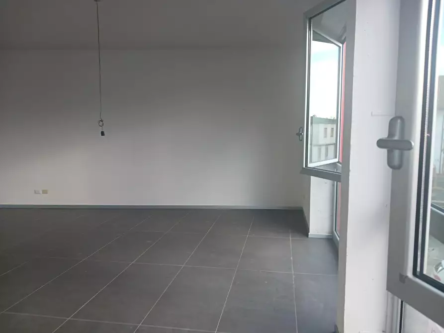 Immagine 3 di Locale commerciale in affitto  a Bientina