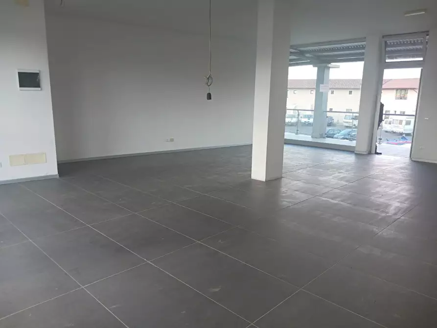 Immagine 4 di Locale commerciale in affitto  a Bientina