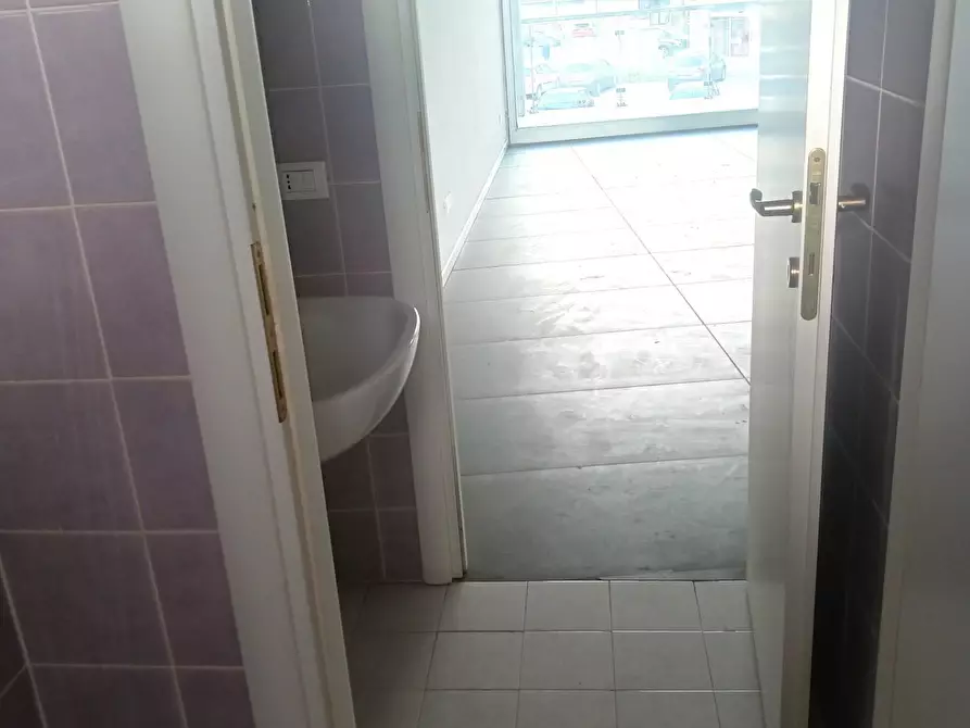 Immagine 8 di Locale commerciale in affitto  a Bientina