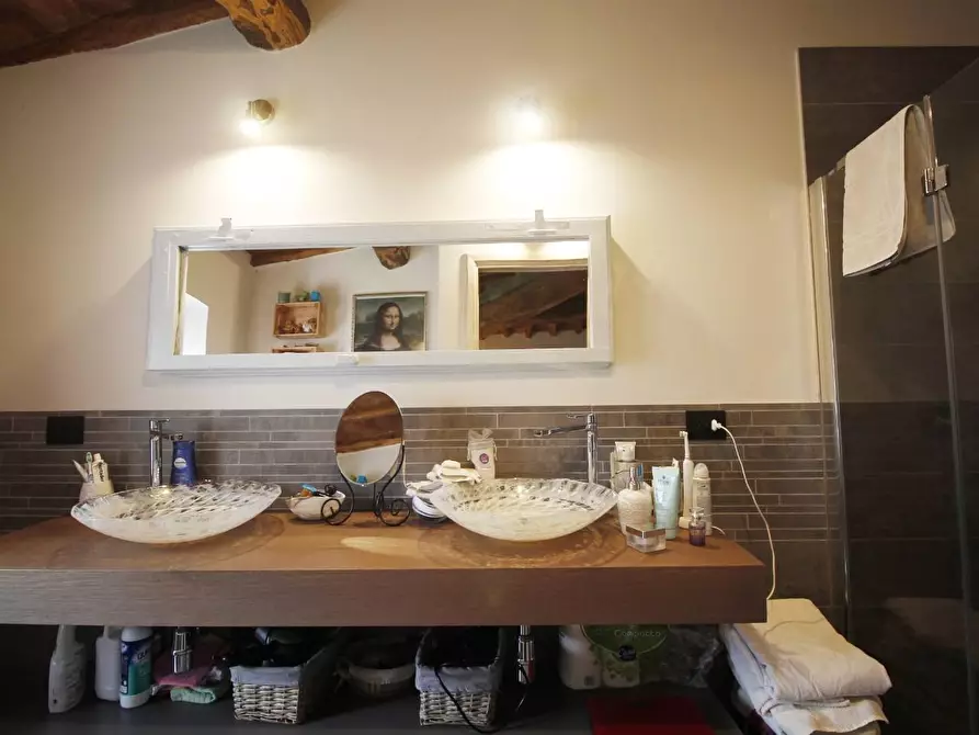 Immagine 26 di Casa colonica in vendita  a Vinci