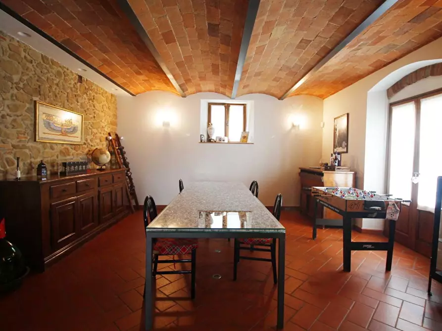 Immagine 14 di Casa colonica in vendita  a Vinci