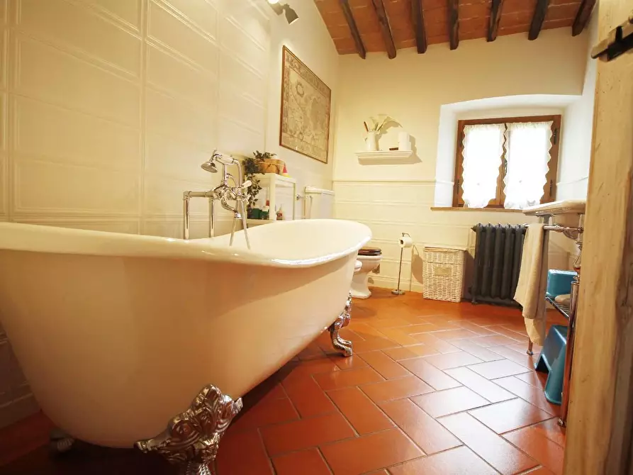 Immagine 31 di Casa colonica in vendita  a Vinci