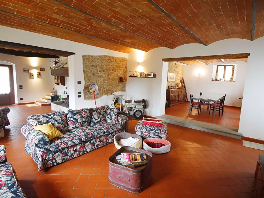 Immagine 12 di Casa colonica in vendita  a Vinci