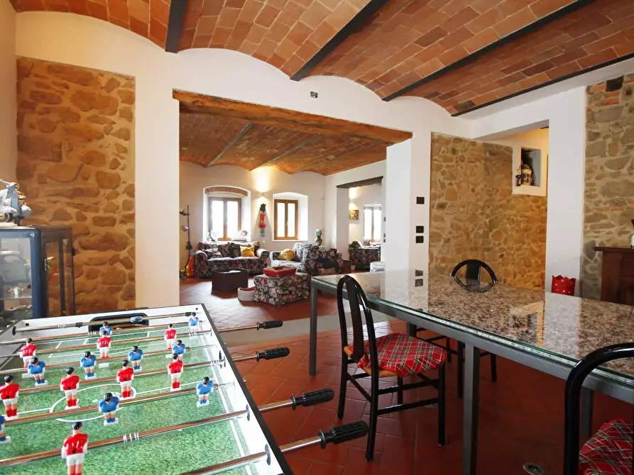 Immagine 17 di Casa colonica in vendita  a Vinci