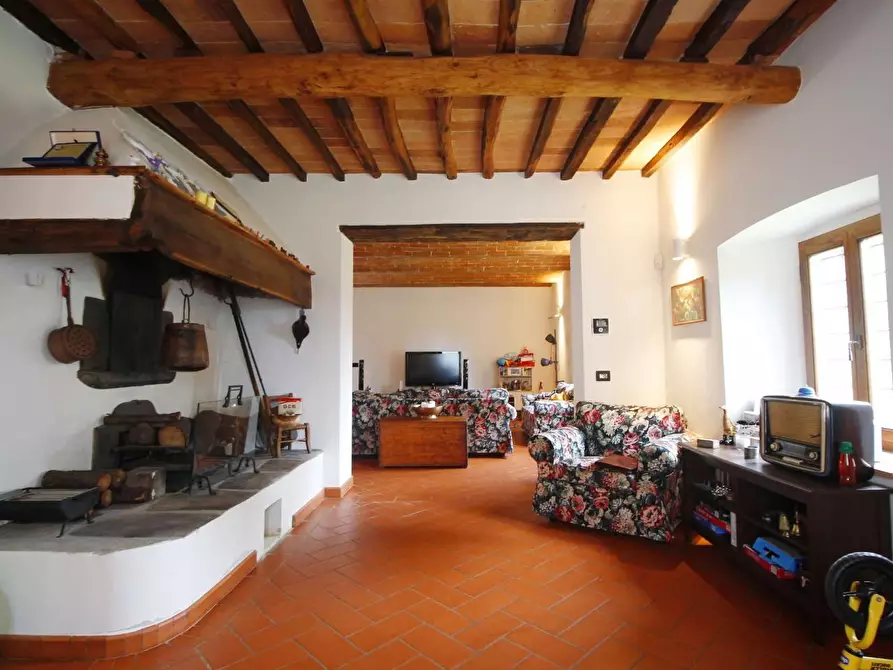 Immagine 9 di Casa colonica in vendita  a Vinci