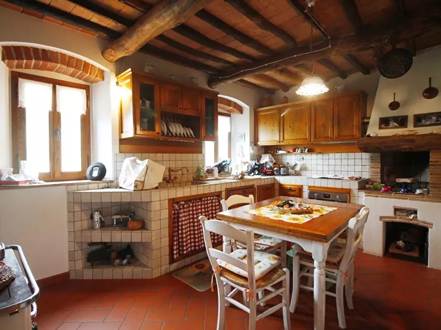 Immagine 21 di Casa colonica in vendita  a Vinci