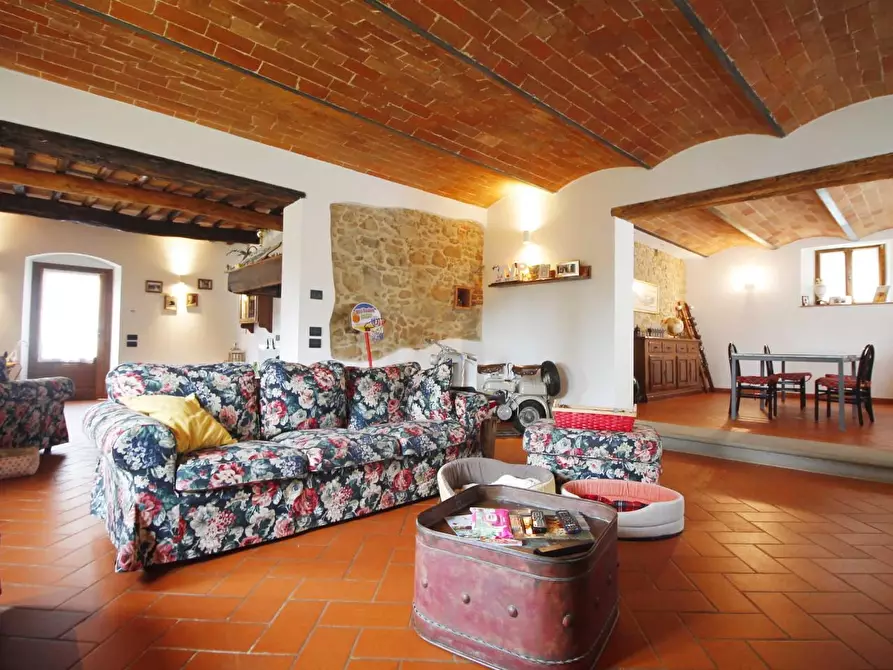 Immagine 11 di Casa colonica in vendita  a Vinci