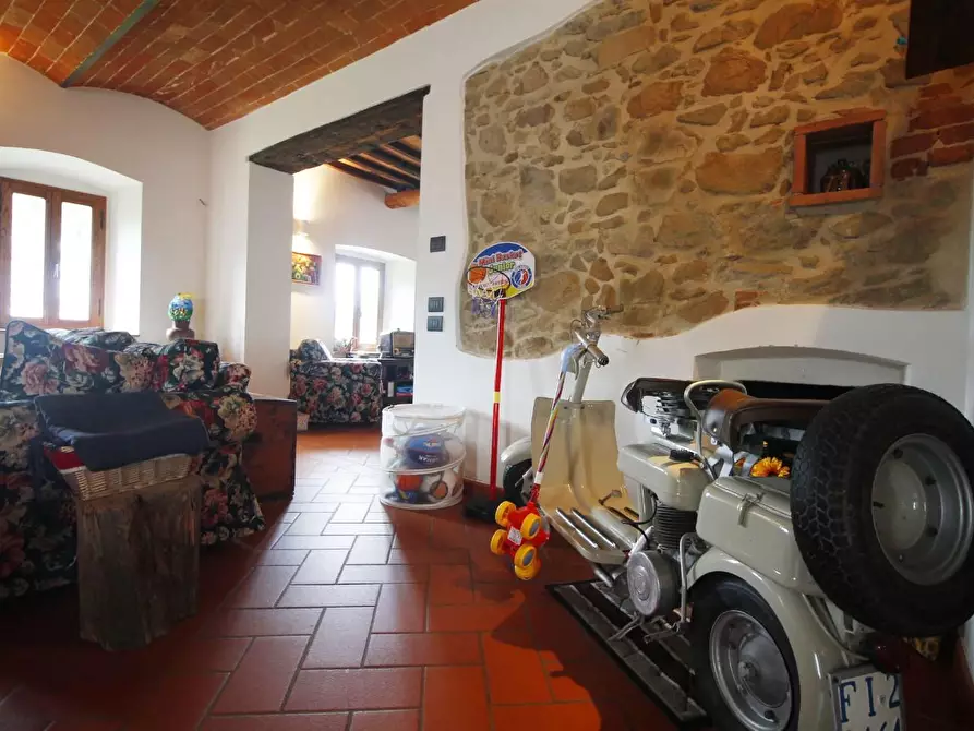 Immagine 13 di Casa colonica in vendita  a Vinci