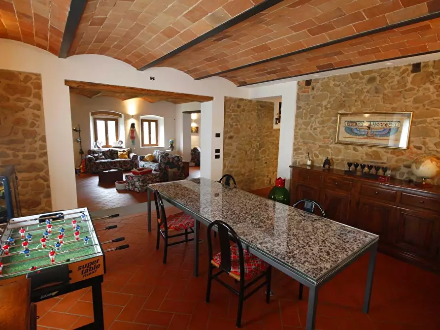 Immagine 18 di Casa colonica in vendita  a Vinci