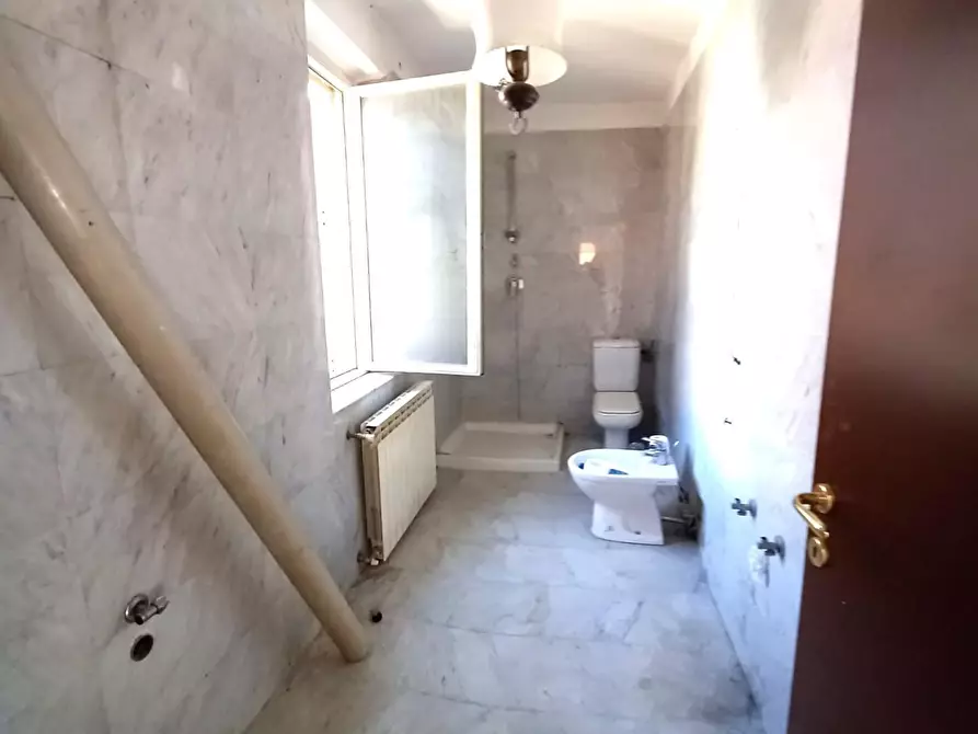 Immagine 15 di Appartamento in vendita  a Carrara