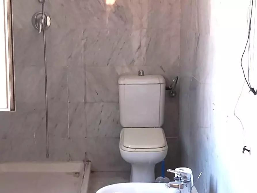 Immagine 17 di Appartamento in vendita  a Carrara