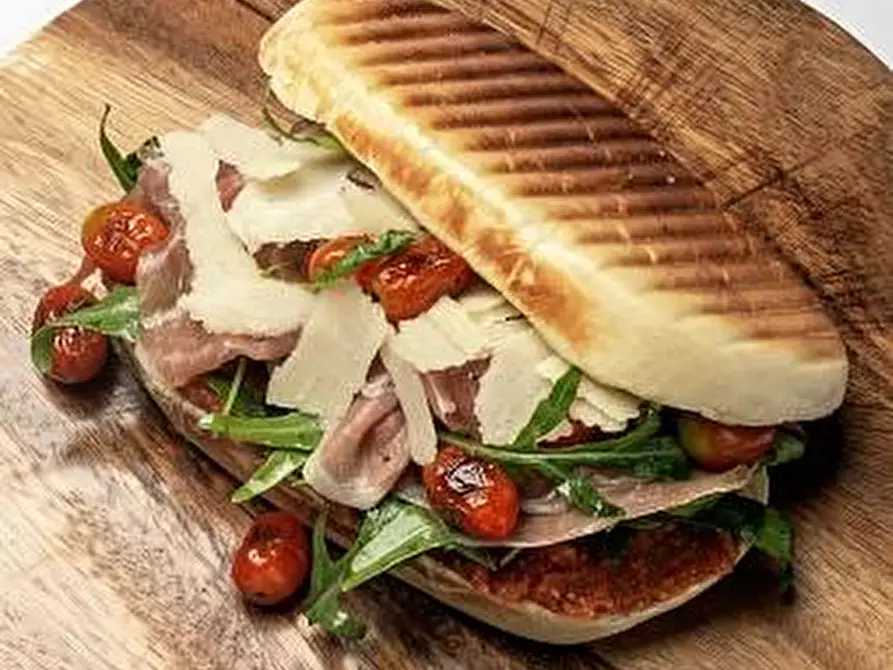 Immagine 8 di Bar / Ristorante in vendita  a Massa