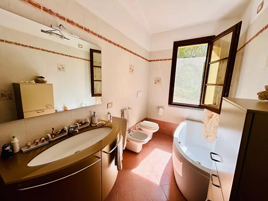 Immagine 13 di Villa in vendita  a Empoli