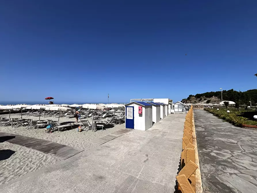 Immagine 12 di Appartamento in vendita  a Livorno