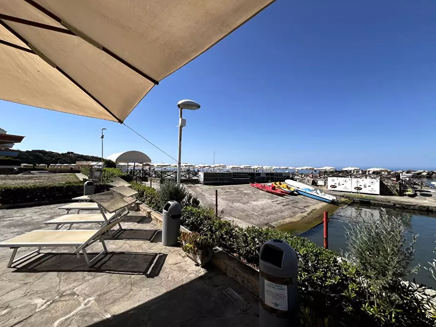 Immagine 6 di Appartamento in vendita  a Livorno