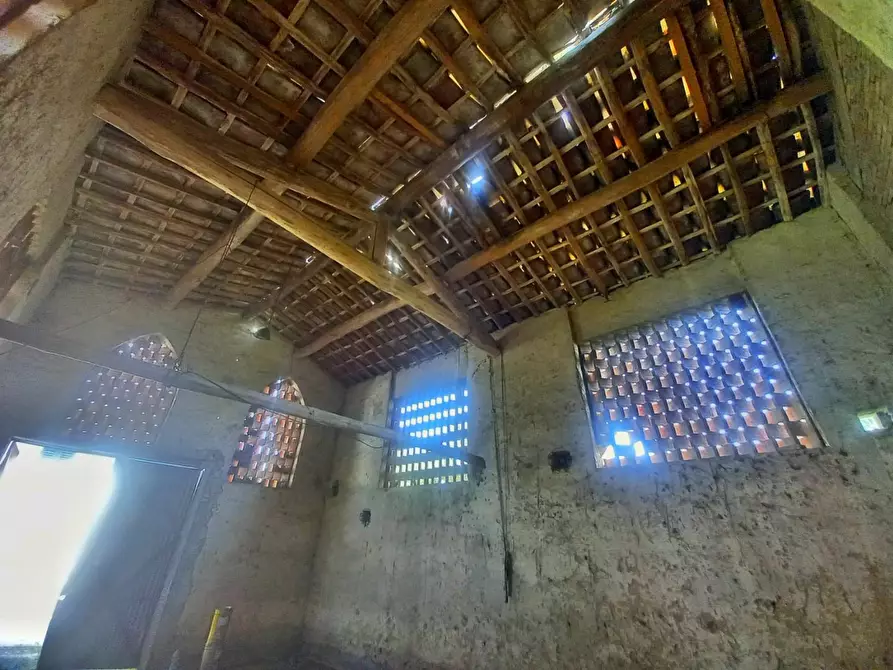 Immagine 13 di Deposito in vendita  a Montespertoli