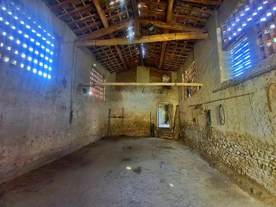 Immagine 15 di Deposito in vendita  a Montespertoli