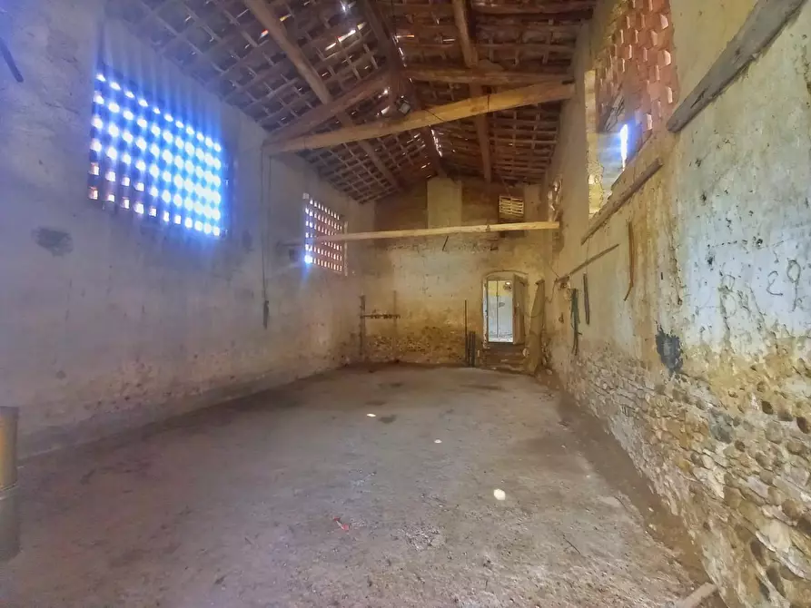 Immagine 17 di Deposito in vendita  a Montespertoli