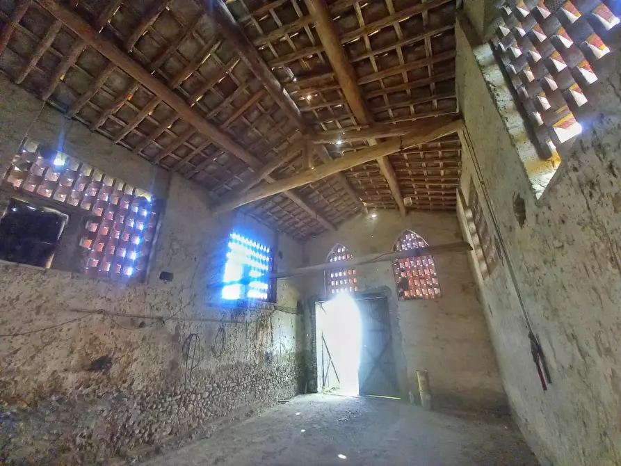 Immagine 14 di Deposito in vendita  a Montespertoli