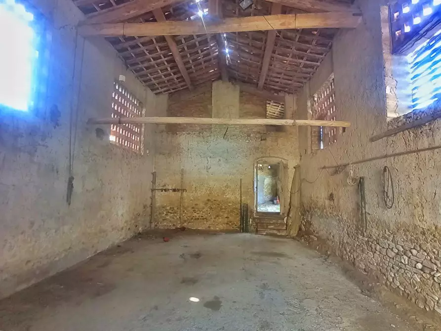 Immagine 16 di Deposito in vendita  a Montespertoli