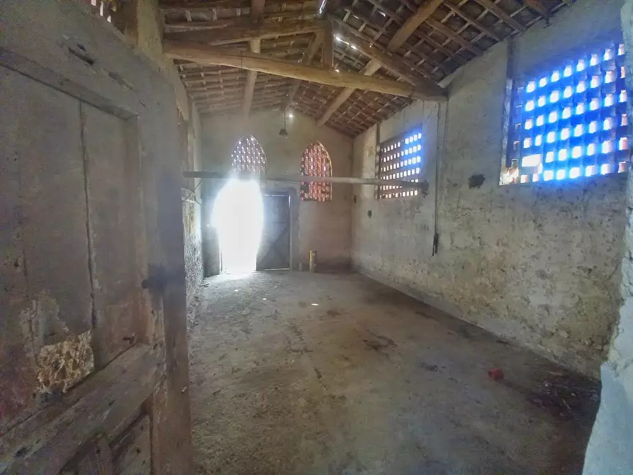 Immagine 12 di Deposito in vendita  a Montespertoli