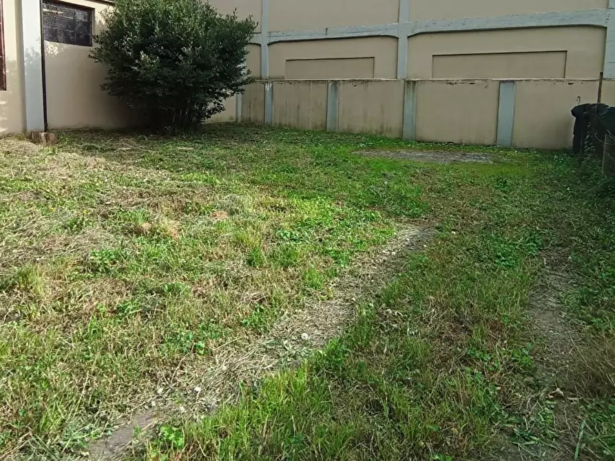 Immagine 13 di Ufficio in affitto  a Barga