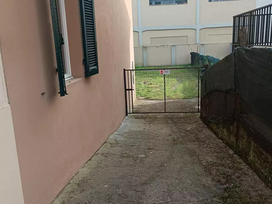 Immagine 14 di Ufficio in affitto  a Barga