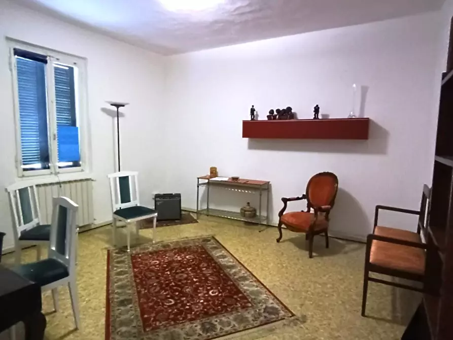 Immagine 11 di Ufficio in affitto  a Barga