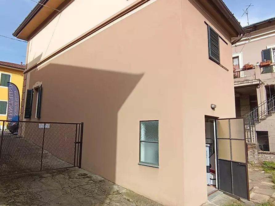 Immagine 16 di Ufficio in affitto  a Barga