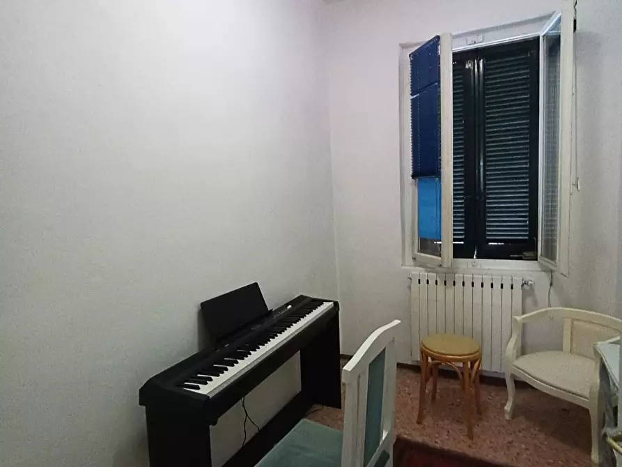 Immagine 9 di Ufficio in affitto  a Barga