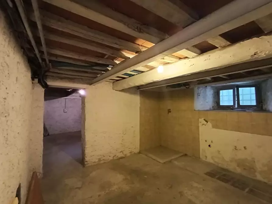 Immagine 12 di Ufficio in affitto  a Barga