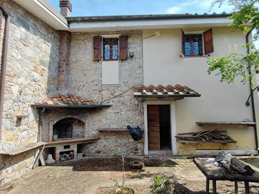 Immagine 17 di Villa in vendita  a Viareggio