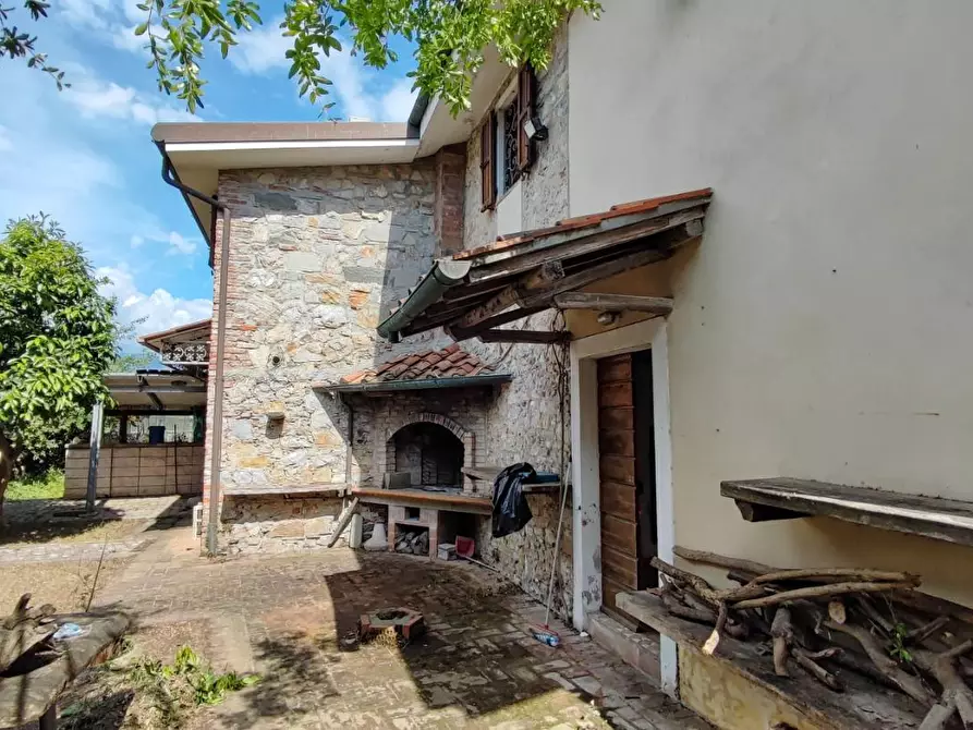 Immagine 16 di Villa in vendita  a Viareggio