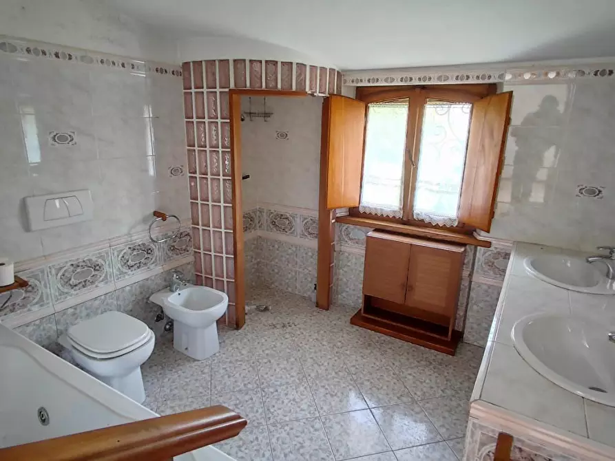 Immagine 9 di Villa in vendita  a Viareggio