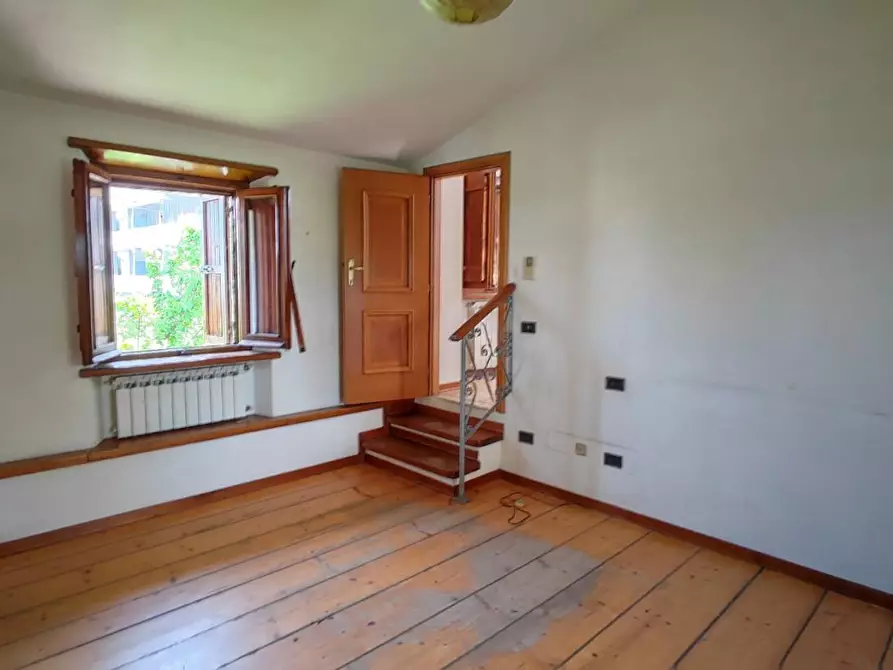 Immagine 8 di Villa in vendita  a Viareggio