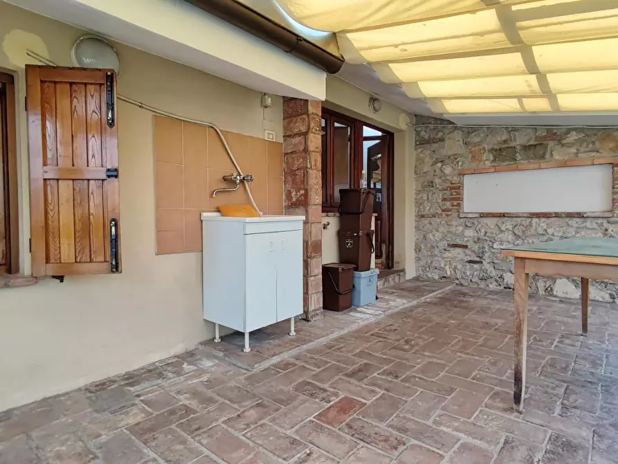 Immagine 11 di Villa in vendita  a Viareggio