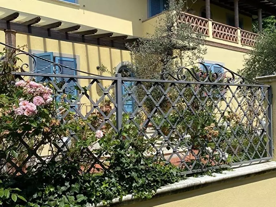 Immagine 2 di Casa indipendente in vendita  a Pietrasanta